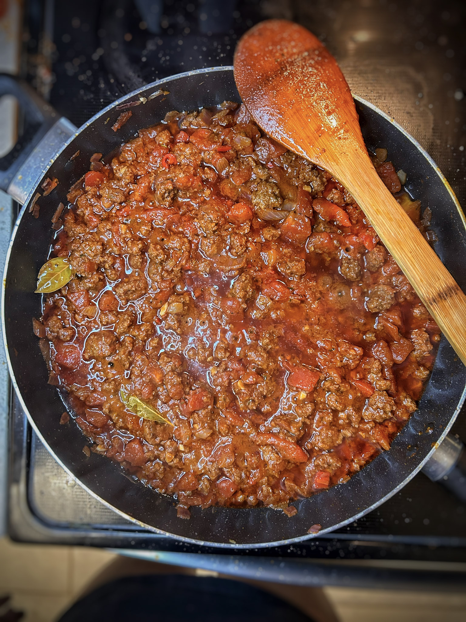 How to make the SIMPLEST spaghetti bolognese recipe at home ...