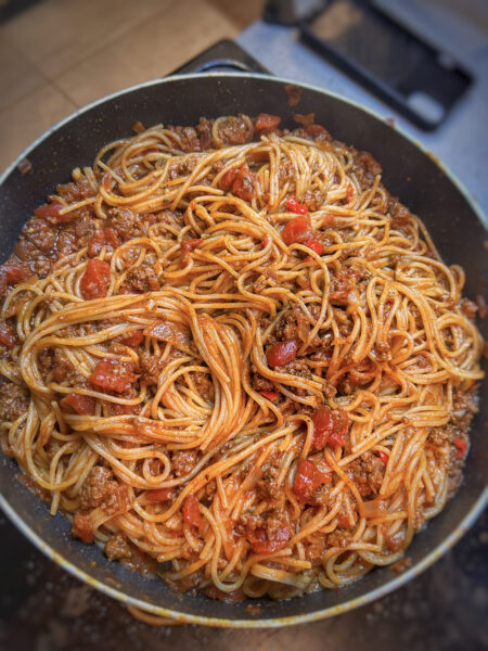 How to make the SIMPLEST spaghetti bolognese recipe at home ...